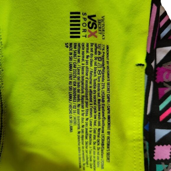 Victoria's Secret VSX Sport Multicolor Aztec Print Capri Leggings - Picture 4 of 4